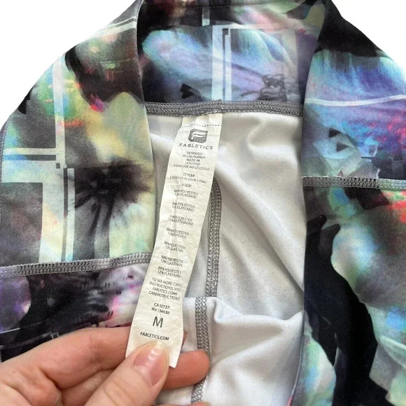 Fabletics Blue Beach Floral Psychedelic Capri Leggings M - Picture 4 of 4